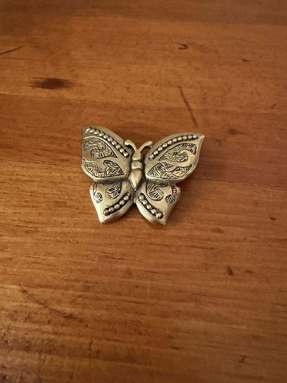 Vintage Butterfly Brooch Gold Tone Etched Wings Nature Pin Signed NEWPRO